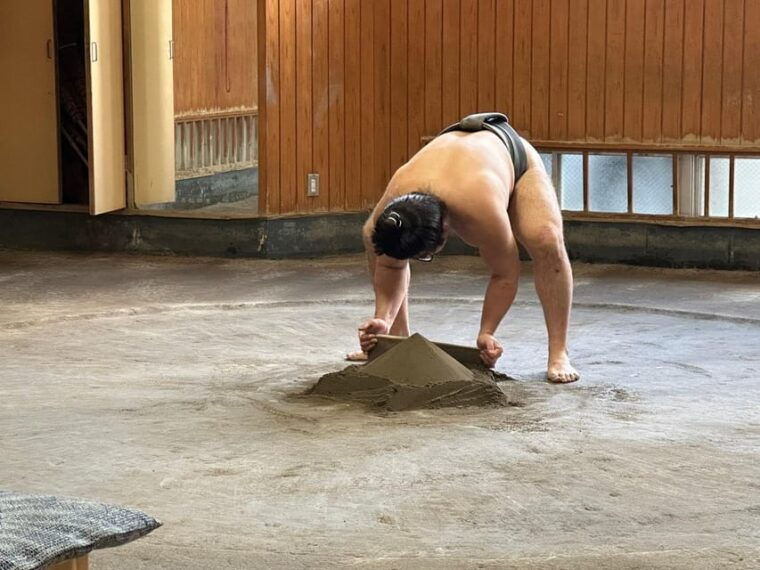 tokyo-visit-sumo-morning-practice-with-english-guide