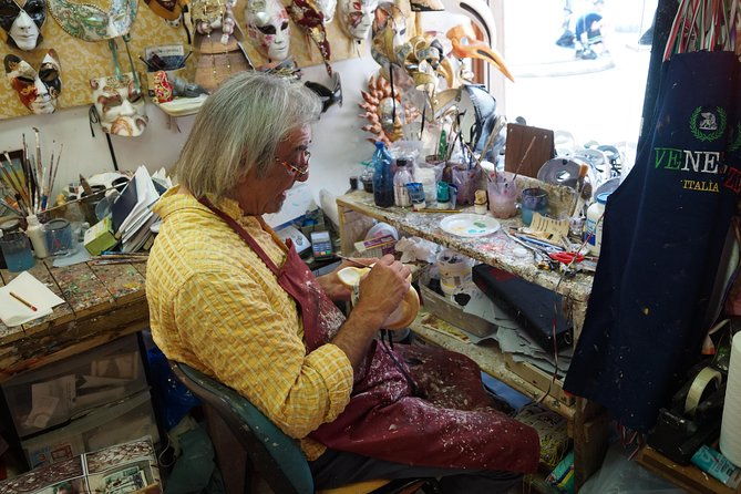 venice-carnival-mask-making-class-in-venice-italy