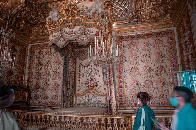 versailles-palace-live-tour-with-gardens-access-from-paris