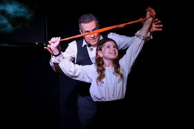 90-minute-family-close-up-magic-and-illusionism-show-in-blackpool