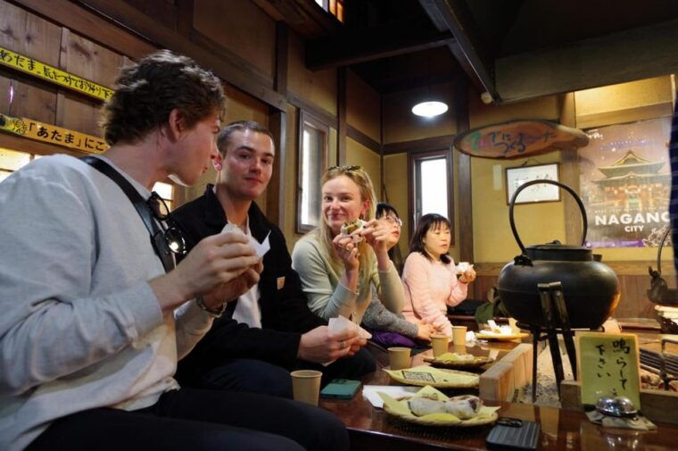 make-oyaki-dumplings-walk-around-zenkoji-temple-in-nagano