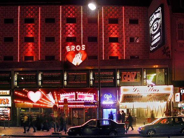 ahoy-st-pauli-at-night-the-legendary-kieztour