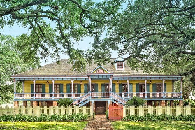 airboat-and-plantations-tour-with-gourmet-lunch-from-new-orleans