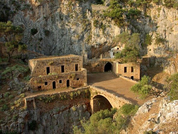 akrotiri-guided-tour
