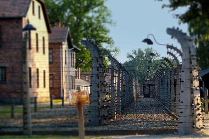 auschwitz-birkenau-live-guide-tour-entrance-ticket