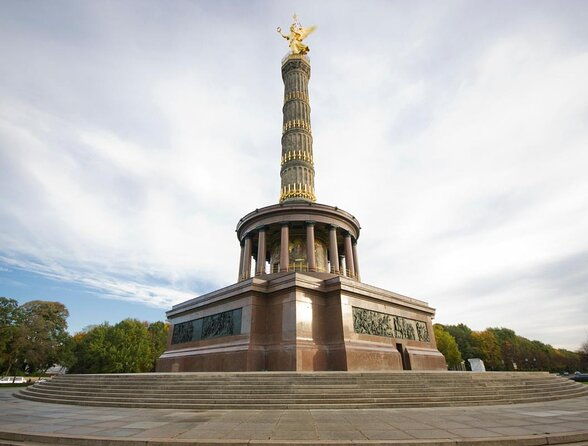 berlin-boat-sightseeing-tour-on-electrified-vintage-yacht