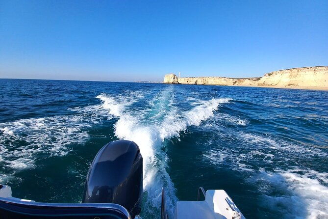 boat-tour-benagil-caves