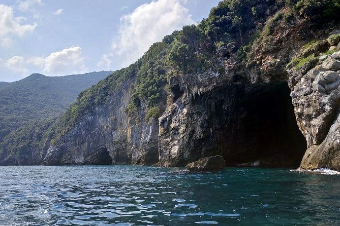 boat-trip-sea-caves-of-thetis