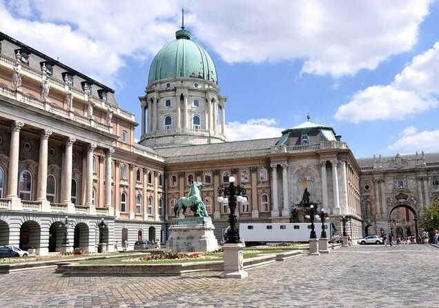budapest-highlights-bike-tour-with-photo-breaks