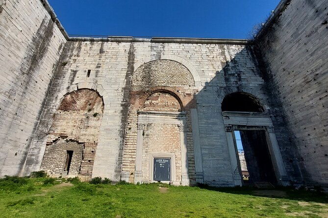 byzantion-walk-way-and-city-walls-in-istanbul