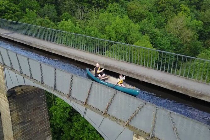 canoe-trip-over-the-pontcysyllte-aqueduct