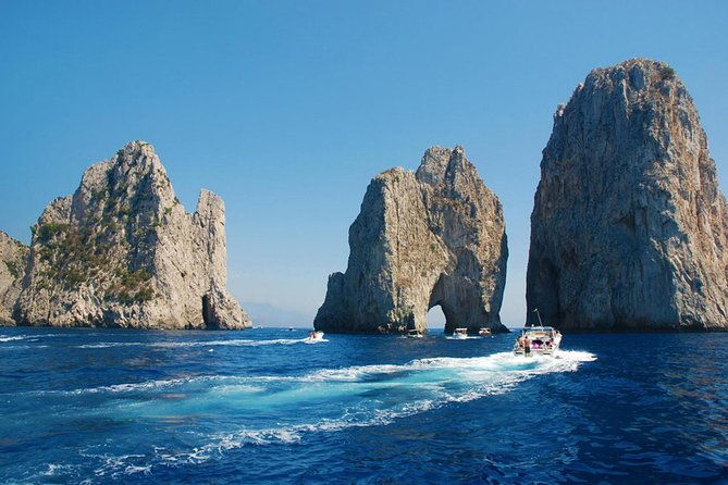 capri-boat-and-walking