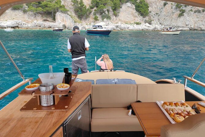 capri-semi-private-boat-tour-and-city-visit-from-sorrento