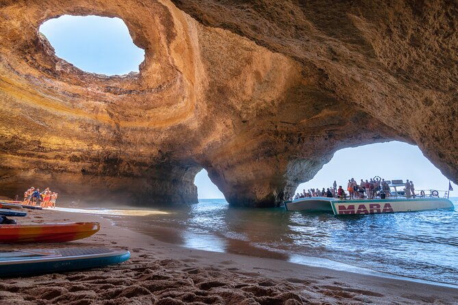 catamaran-cruise-caves-and-coastline-to-benagil