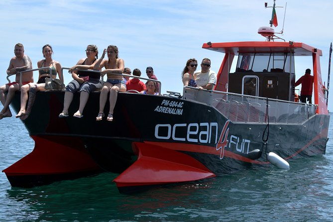 catamaran-tour-to-benagil-caves