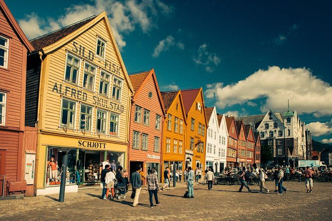 city-walking-tour-bergen-on-foot