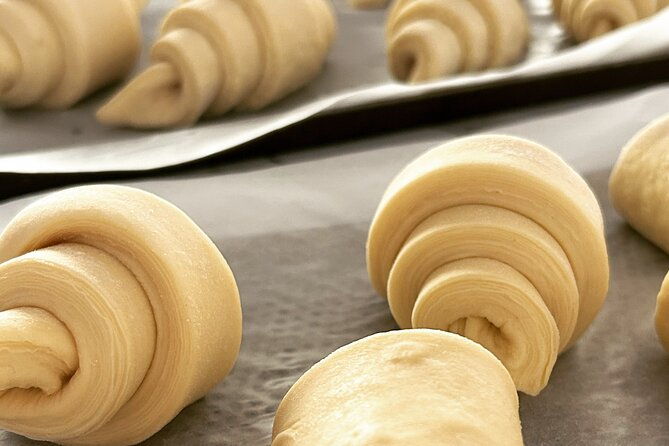 croissants-and-chocolate-breads-with-a-pastry-chef-in-paris
