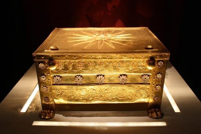 day-tour-at-royal-tombs-of-aigai-and-museum-of-pella-with-pickup