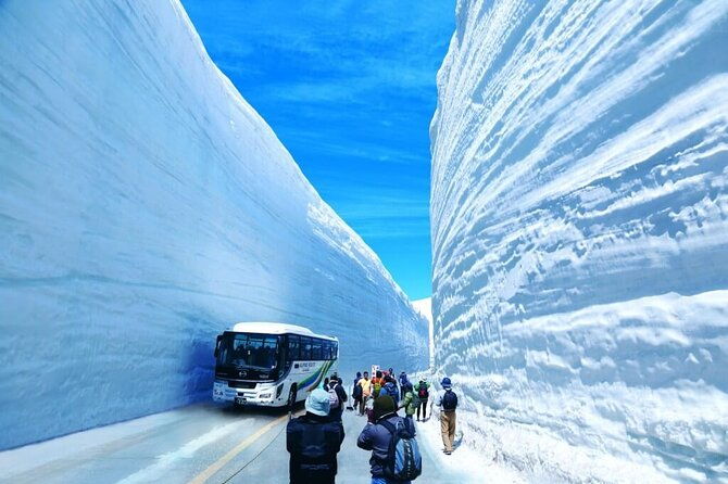 day-tour-from-kanazawa-toyama-snow-wall-and-mysterious-valley