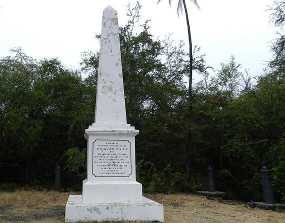 deluxe-sail-snorkel-to-the-captain-cook-monument-2