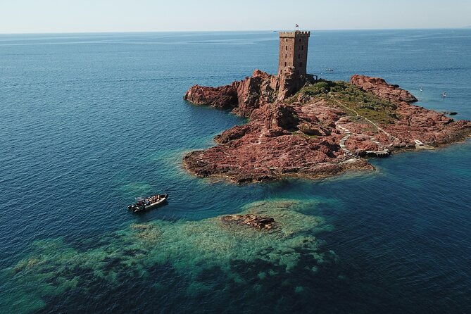 departure-from-saint-raphael-the-creeks-of-esterel