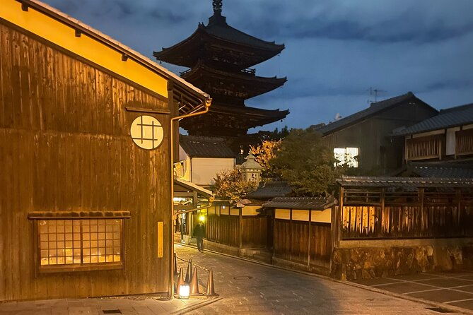 discover-kyoto-at-night-by-bike