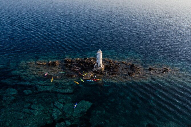discover-the-secrets-of-the-island-of-santantioco-by-kayak