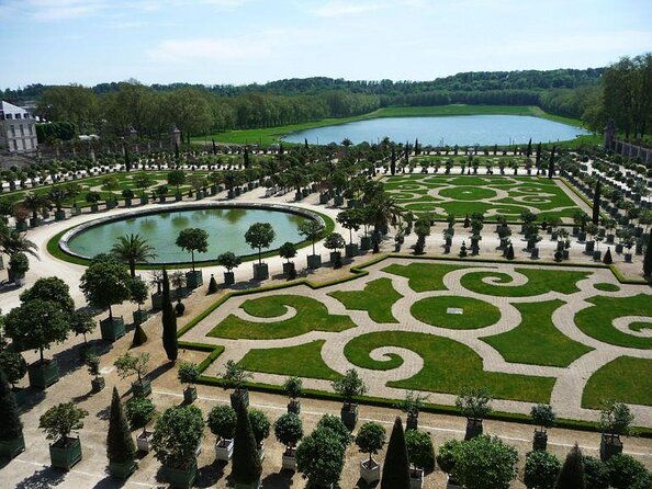 discover-versailles-on-electric-2-wheelers-yes-to-prm