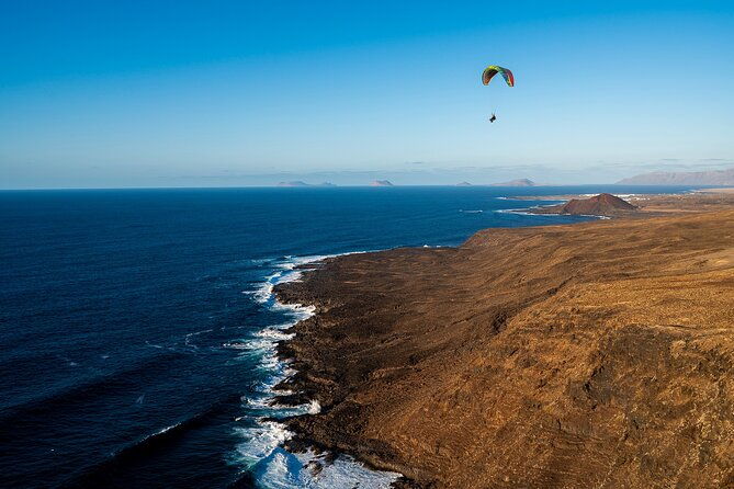 discovery-flight-tandem-paragliding-lanzarote-with-pro-pilot