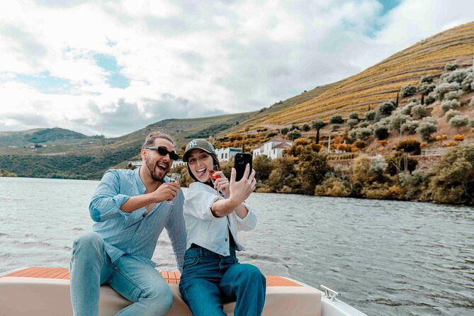 douro-valley-1h-solar-boat-experience-two-wine-tasting