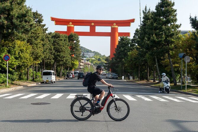 early-bird-e-biking-through-east-kyoto