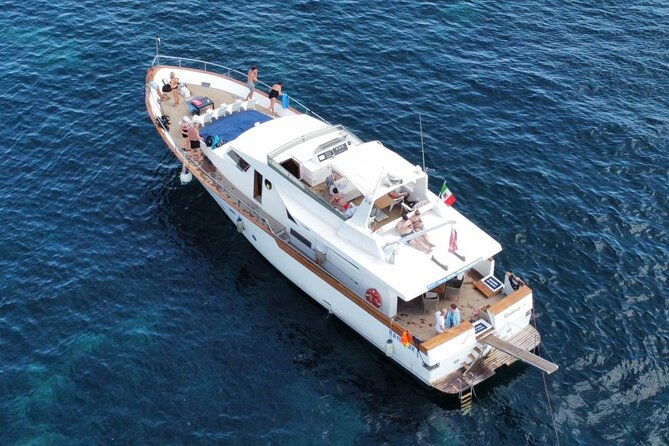 excursion-on-luxury-yacht-shalimar-iv