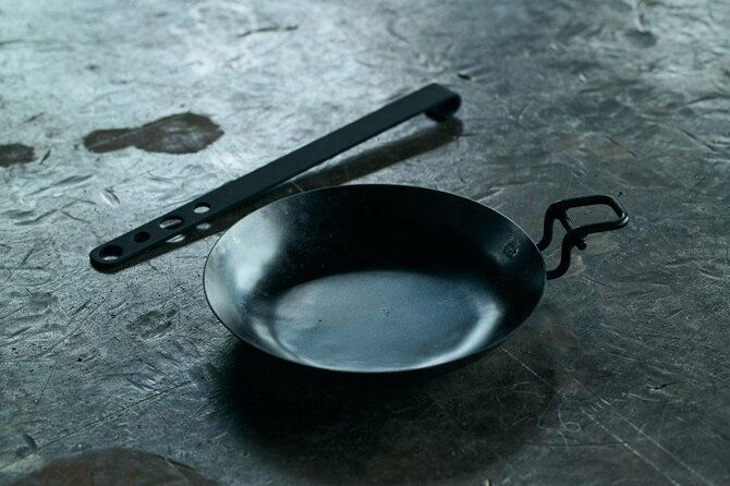 experience-frying-pan-making-with-an-ironworking-expert