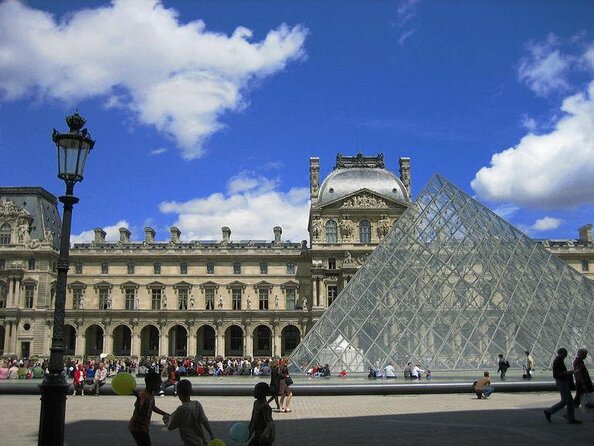 fabulous-guided-tour-through-the-louvre-museum-with-reserved-access