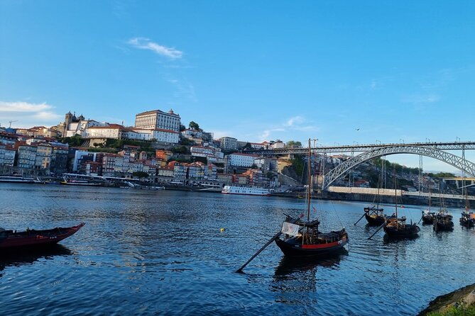 fado-tour-with-guide-dinner-live-show-in-porto