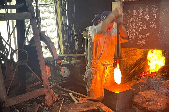 fold-forging-with-the-master-swordsmith-in-hiroshima