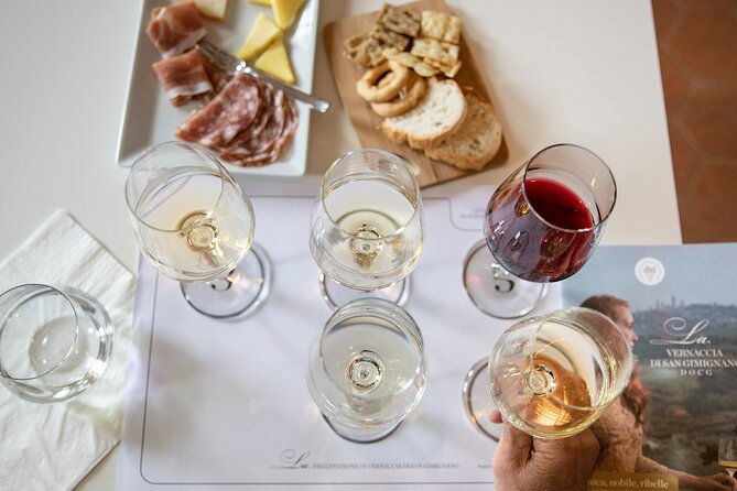 food-and-wine-lesson-and-wine-tasting-in-san-gimignano