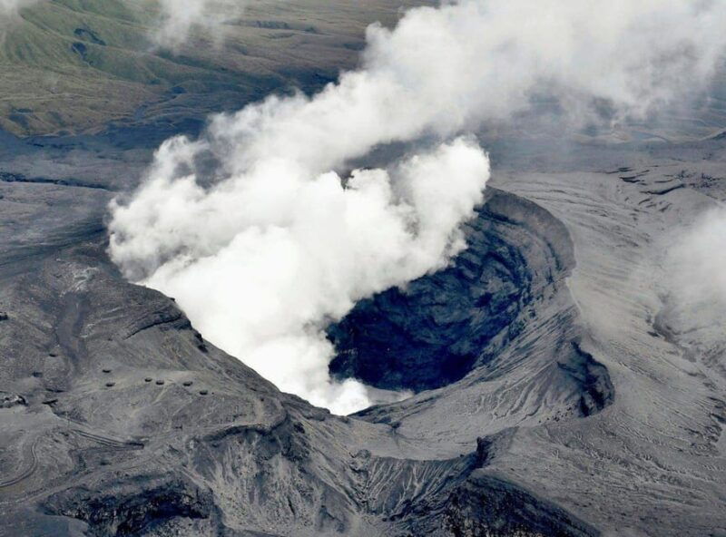 fukuoka-mt-aso-volcano-kurokawa-onsen-scenic-day-tour