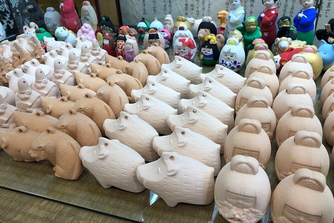 fukuoka-open-top-bus-and-hakata-doll-painting-experience-with-guide