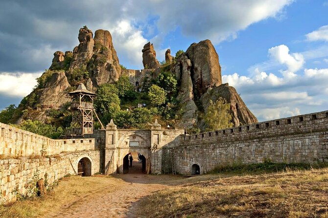 full-day-belogradchik-rocks-and-venetsa-cave-tour-from-sofia