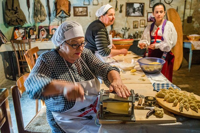 full-day-small-group-the-family-experience-lifestyle-and-local-traditions
