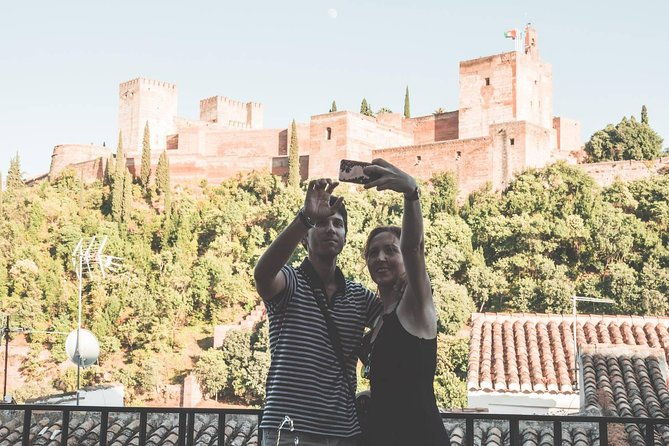 golden-hour-in-granada-sunset-walking-tour-with-play-granada