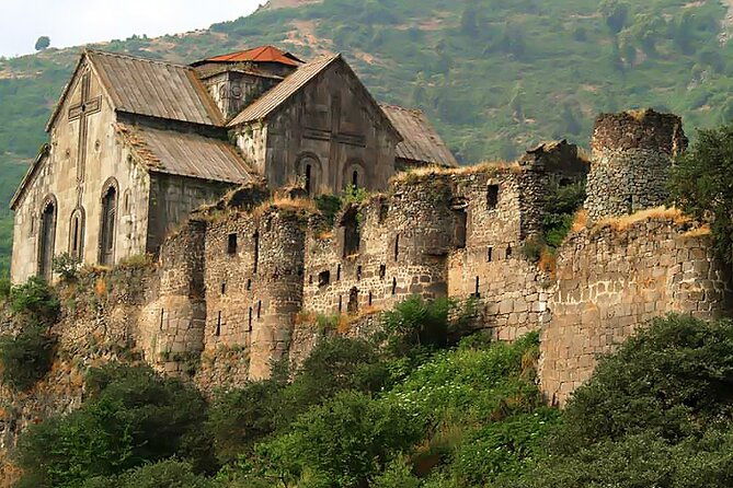 group-tour-haghpat-zarni-parni-caves-akhtala-aramyants-castle-sanahin