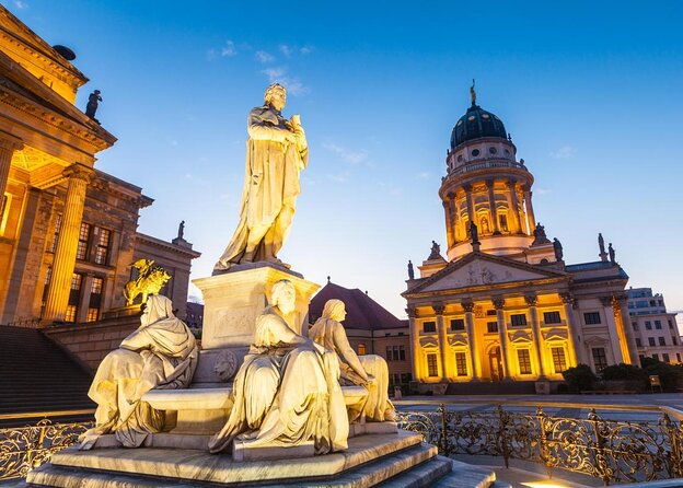 gruseltour-berlin-haunted-ghost-walk-90-minute-at-berlin-mitte-city-center