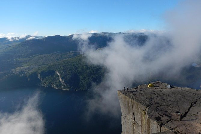 guided-hike-to-pulpit-rock-preikestolen