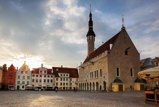 guided-old-town-tallinn-historical-walking-tour