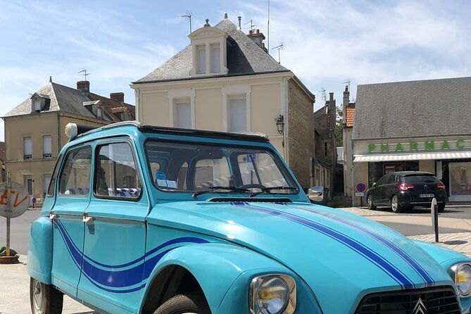guided-tour-in-an-old-convertible-car-on-the-cote-de-nacre