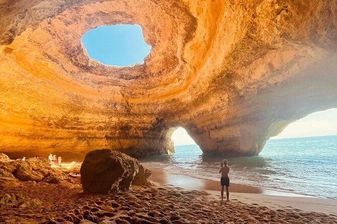 guided-tour-through-the-caves-of-benagil
