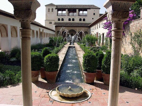 guided-walking-tour-of-the-alhambra-in-granada