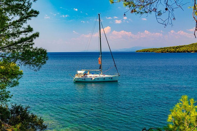half-sailing-cruise-to-secret-bays-5-hours